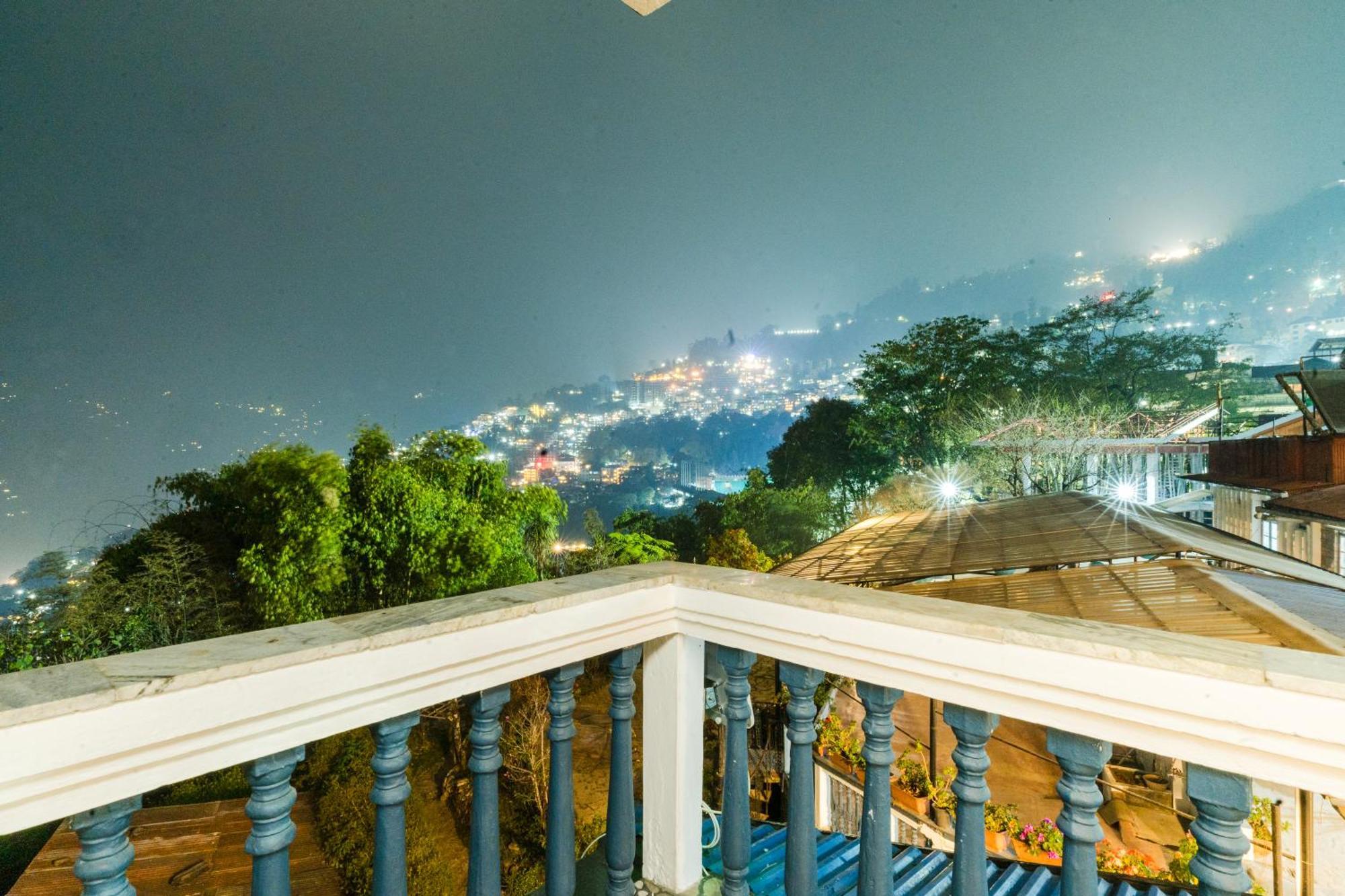 Hotel Sharolyn Boutique Near MG Marg à Gangtok Extérieur photo